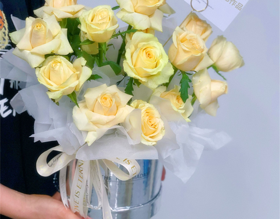 抱抱桶花束，南寧花藝零基礎培訓班作品欣賞