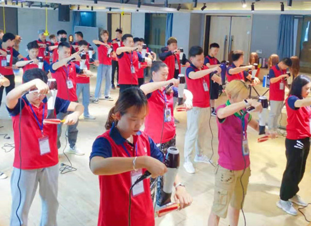 美發(fā)養(yǎng)發(fā)護理：如何使用吹風筒吹頭發(fā)？