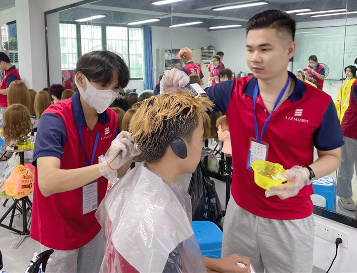 南寧燙染剪技術(shù)進修班：夏日染發(fā)注意事項