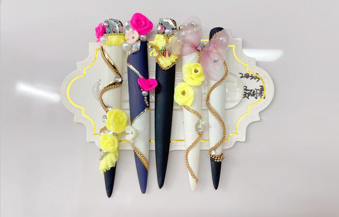 創(chuàng)意雕花沙龍甲，南寧美甲培訓學員作品