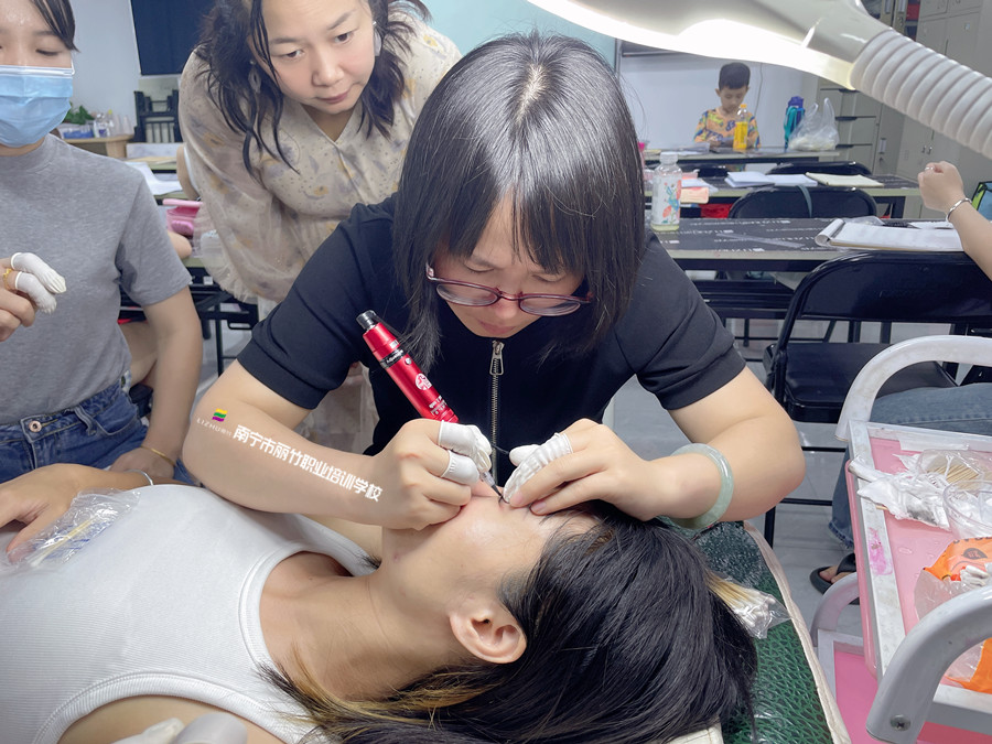 南寧哪里可以學(xué)紋繡？7月22日歡迎來麗竹學(xué)校