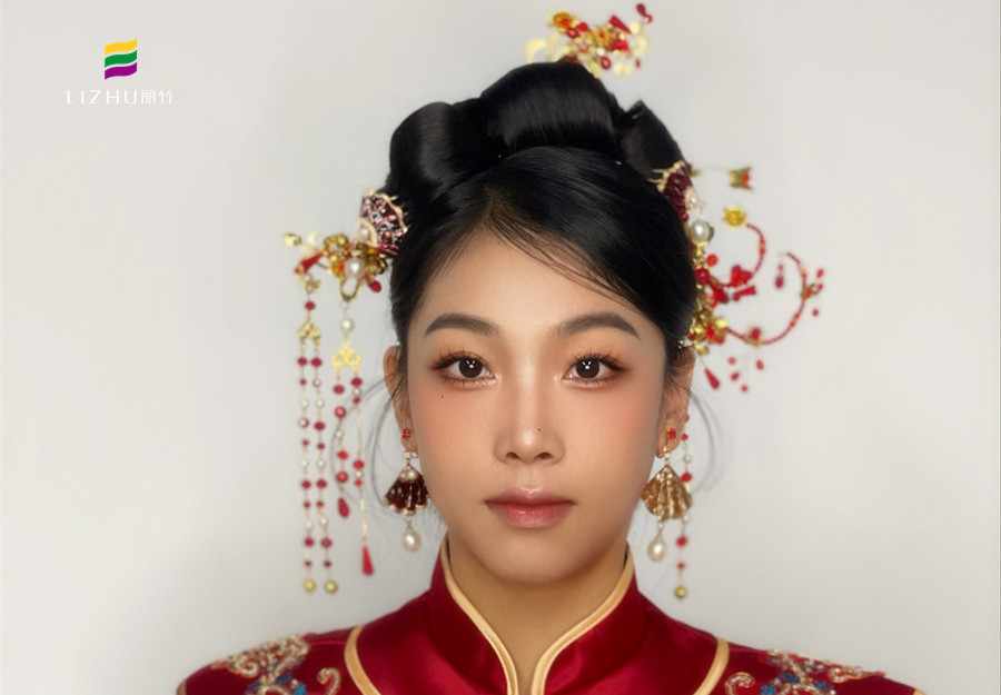 秀禾新娘造型，廣西新娘化妝造型學(xué)校演繹中國(guó)風(fēng)
