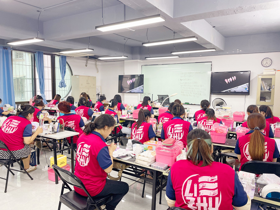 為什么要學(xué)美甲？在南寧學(xué)美甲有前途嗎？