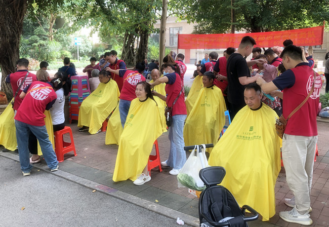 南寧理發(fā)培訓(xùn)教學(xué)：南寧美發(fā)志愿者服務(wù)隊(duì)重陽(yáng)送溫暖