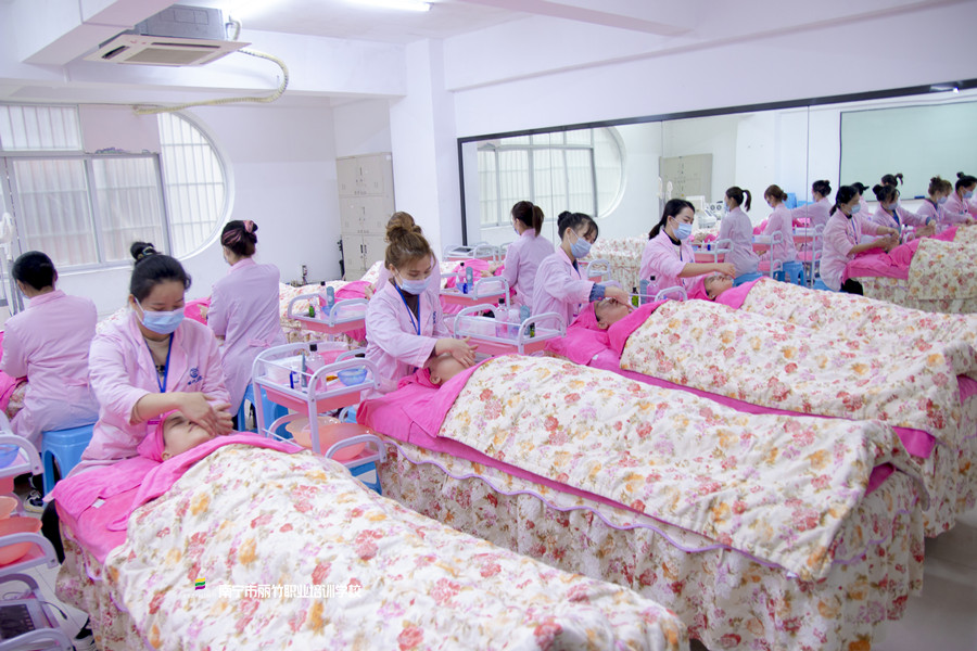 秋冬季節(jié)抗老的重要性，廣西美容護膚抗老培訓(xùn)