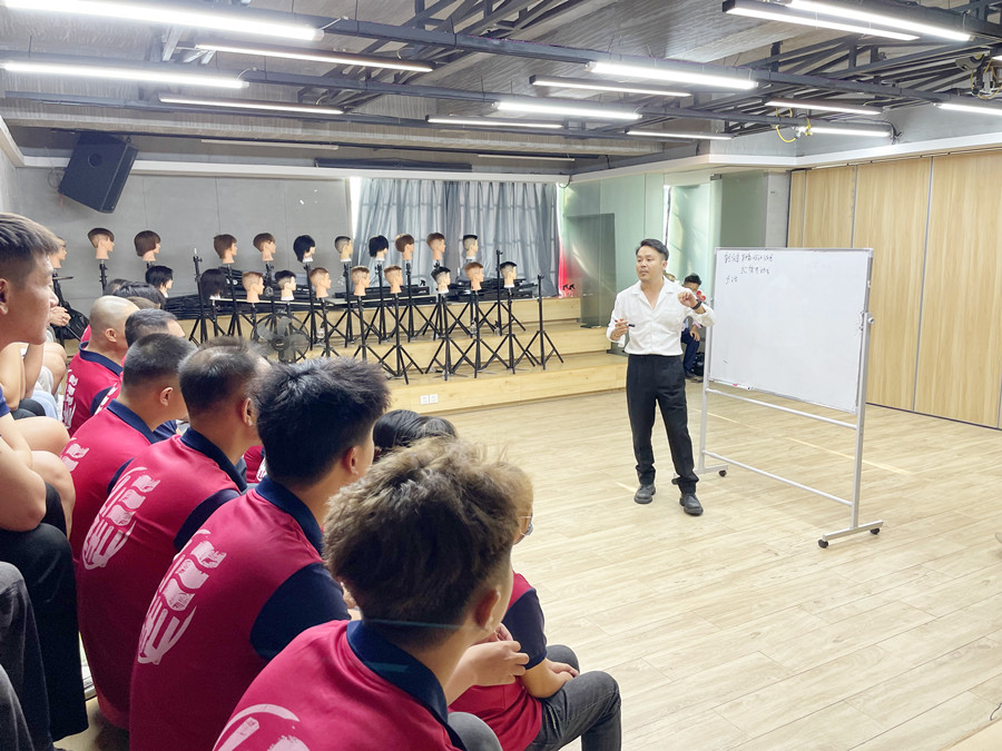 廣西美發(fā)學校畢業(yè)生就業(yè)宣講會-乾健·形象設(shè)計沙龍專場