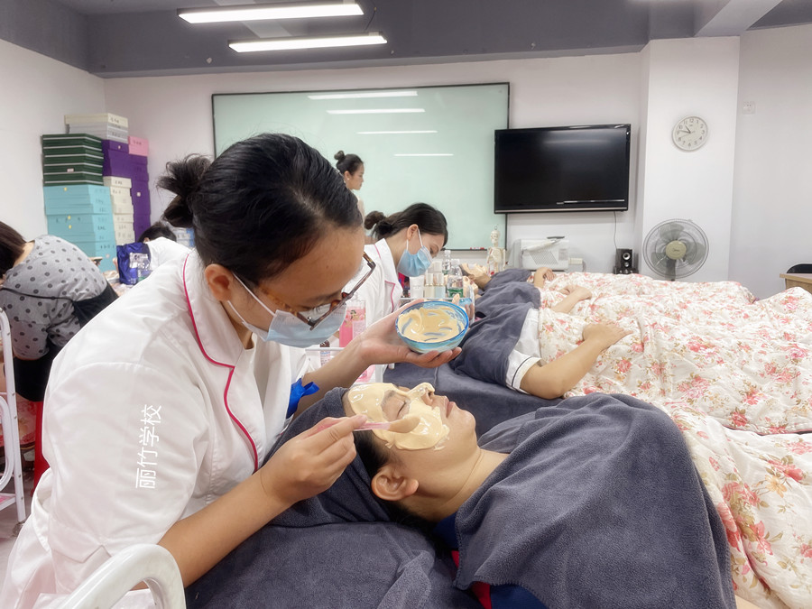 紋眉后可以敷面膜嗎？廣西紋繡師解釋給你聽