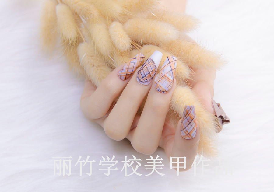 適合新手的美甲款式，廣西美甲款式進修培訓分享