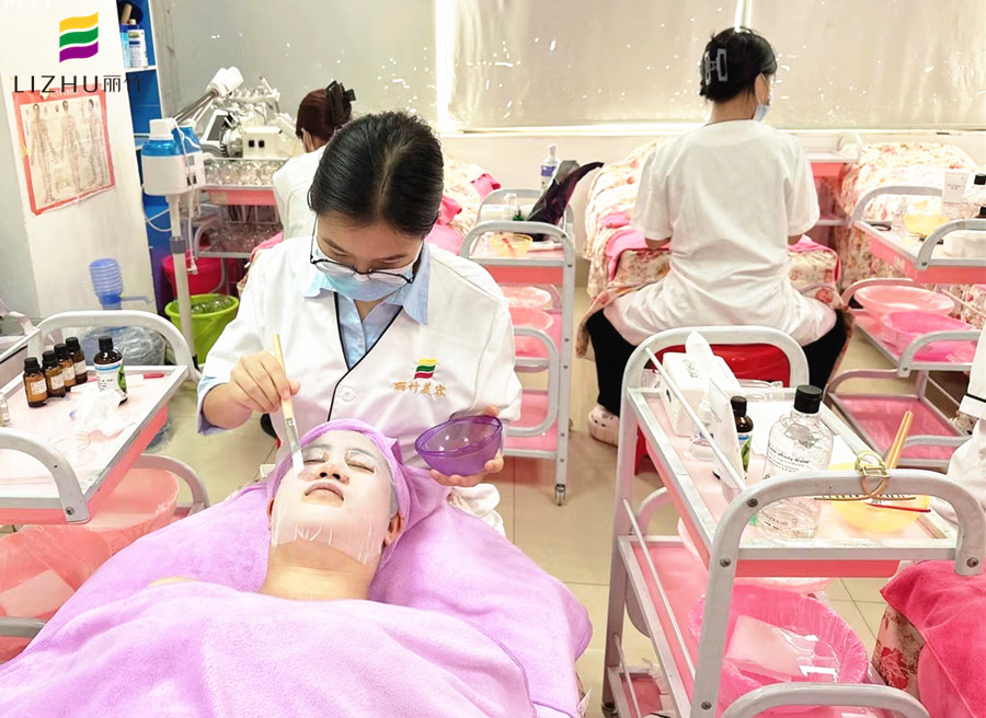 紋眉恢復(fù)期敷面膜的危害，南寧紋眉專業(yè)培訓(xùn)