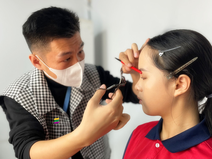 如何用睫毛夾？化妝工具介紹