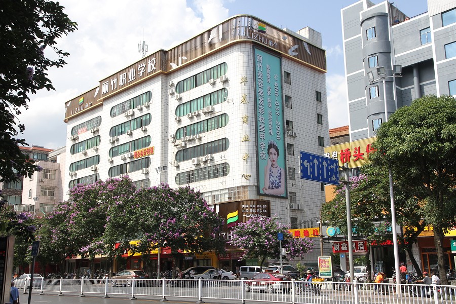 亖瘋了！南寧市美業(yè)職業(yè)培訓(xùn)學(xué)校生源爆滿(mǎn)