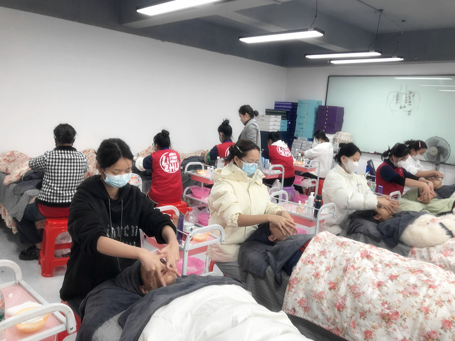 實(shí)操考前模擬 | 南寧美容師學(xué)校12月美容師證