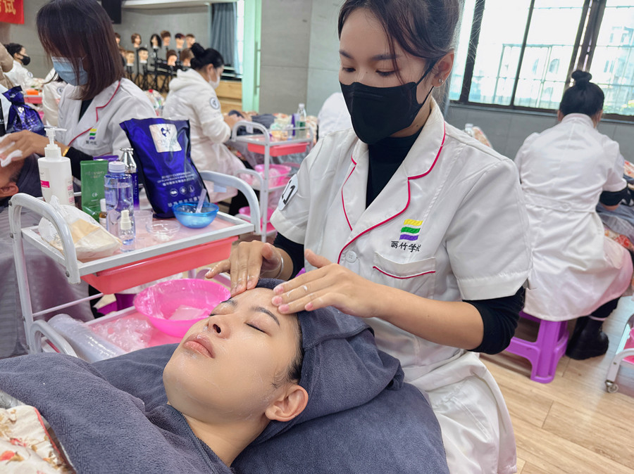 油皮肌膚控油技巧，廣西皮膚管理培訓(xùn)學(xué)校分享