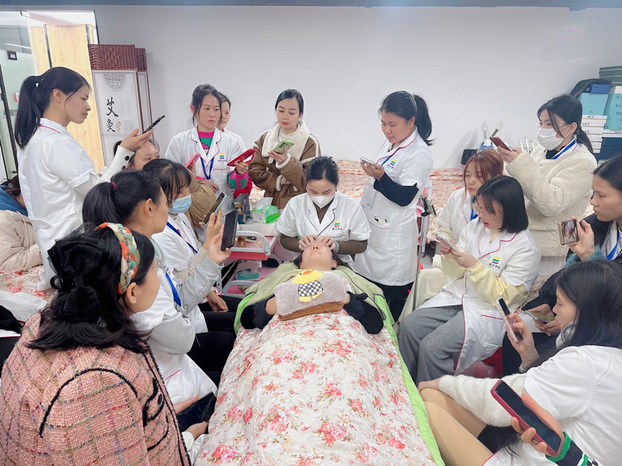 南寧頭療技師：為什么要經(jīng)絡(luò)梳梳頭？