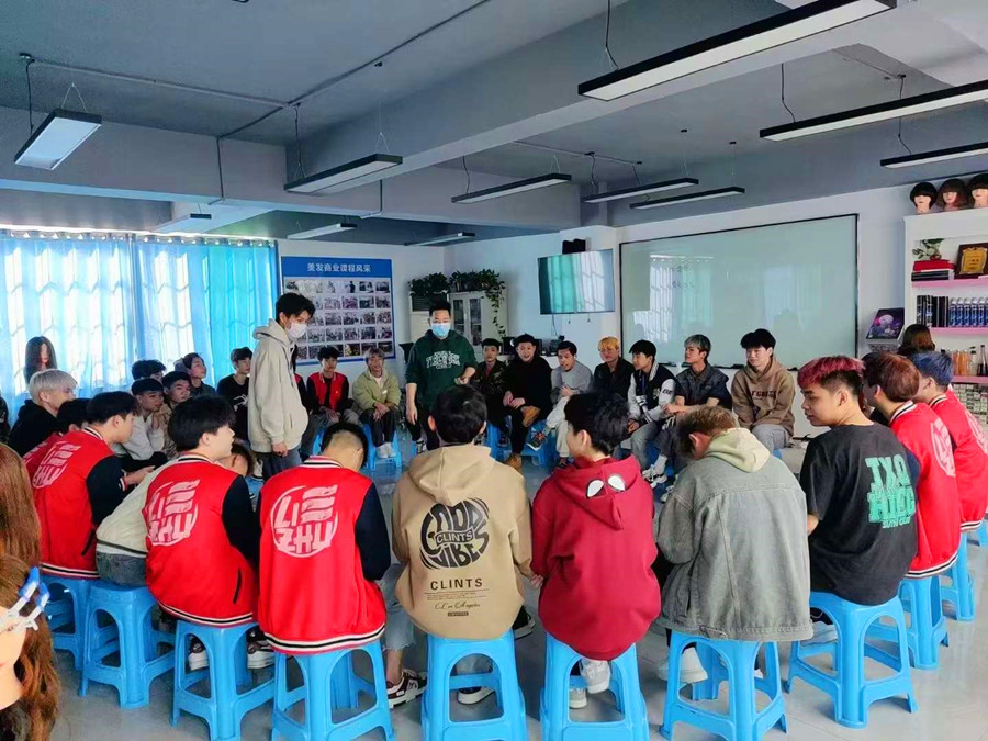 為什么他們都選廣西美發(fā)職業(yè)學(xué)校？