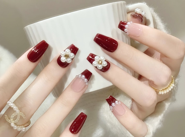 紅色新年美甲，美甲圖片2024新款式