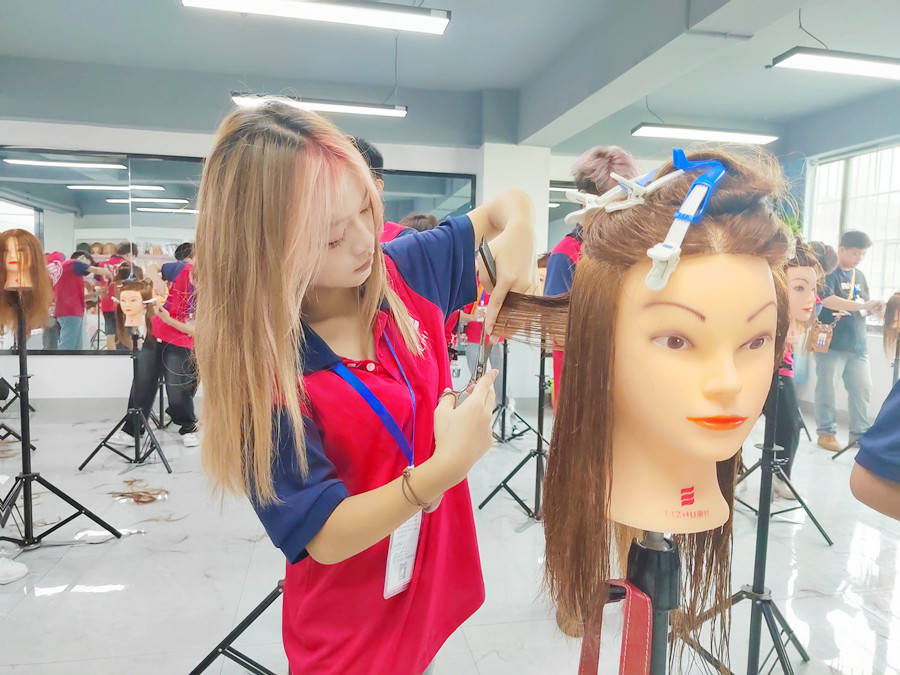 剪齊平和修剪高層次技巧，南寧理發(fā)剪發(fā)培訓(xùn)