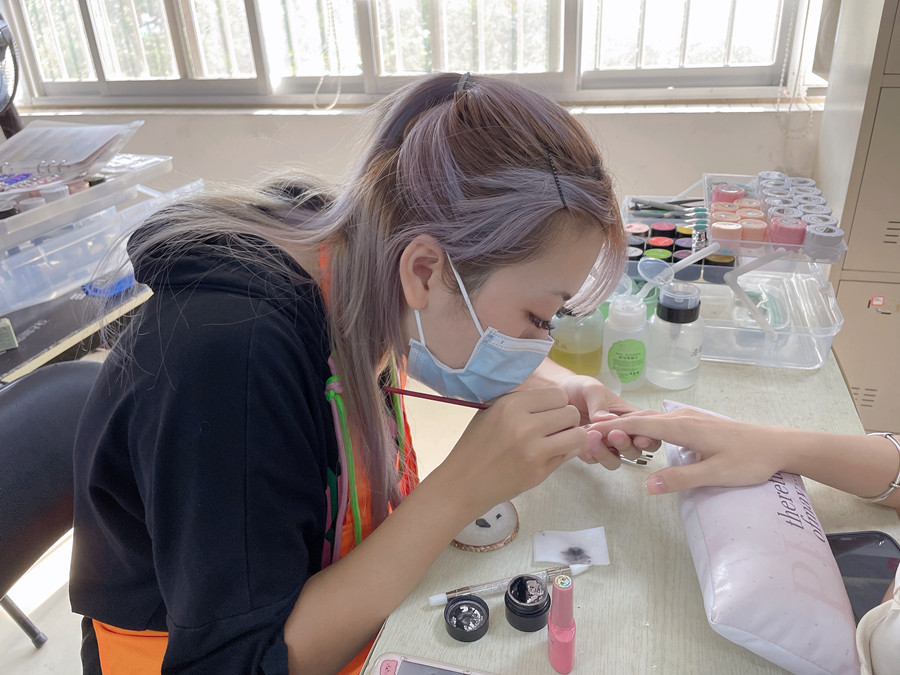 南寧美甲進(jìn)修，零基礎(chǔ)美甲學(xué)習(xí)作品