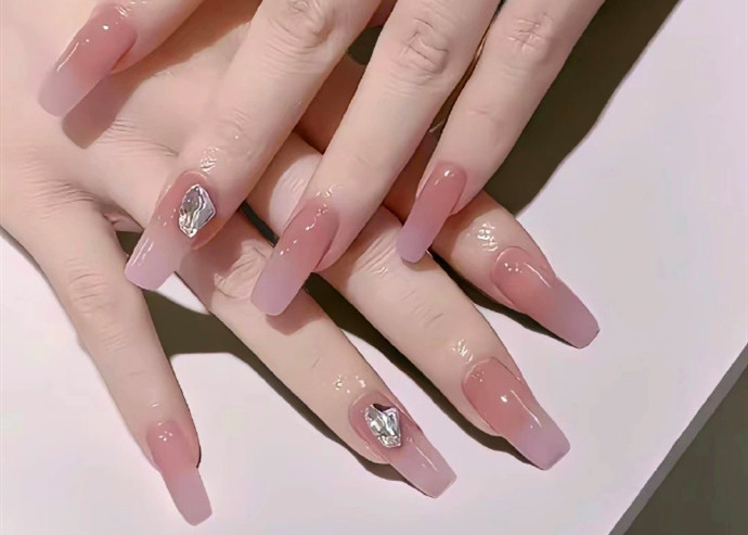 溫柔顯氣質(zhì)美甲，廣西美甲師造型培訓(xùn)推薦
