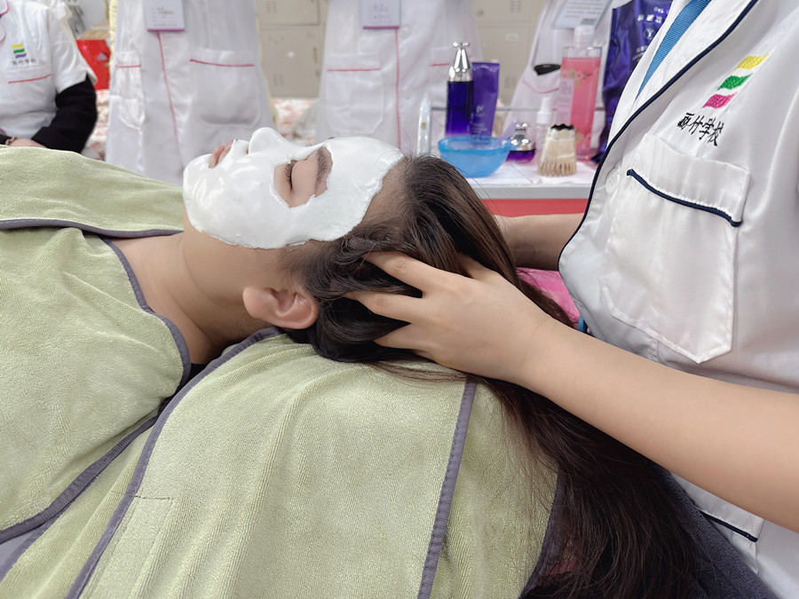 中藥面膜的好處，南寧美容護(hù)膚養(yǎng)顏培訓(xùn)