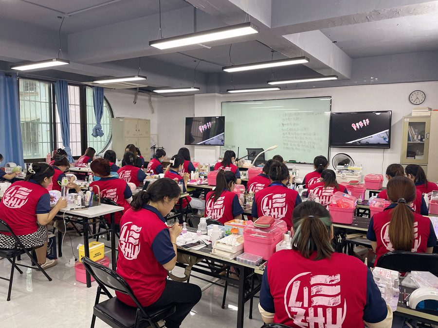 美甲做完為什么不亮？廣西美甲創(chuàng)業(yè)培訓(xùn)