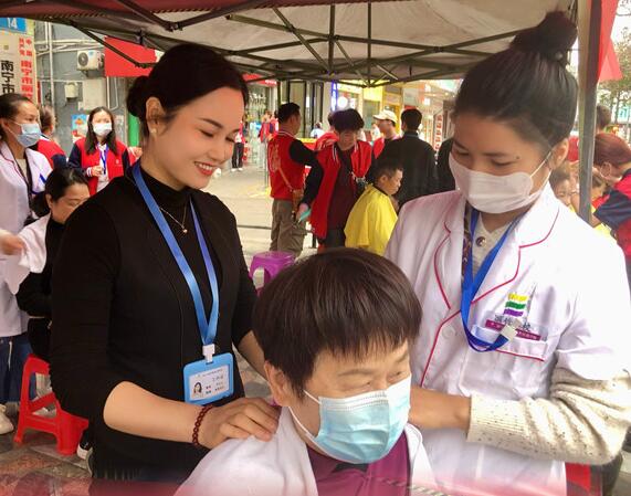 南寧美容公益活動，現(xiàn)場人氣火爆