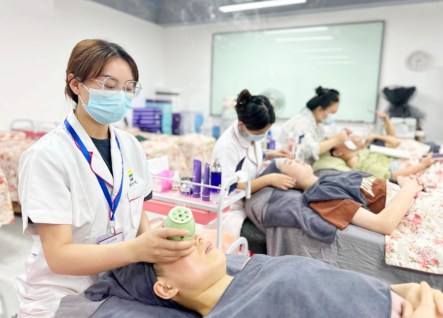 艾灸眼部的步驟，南寧美容健康管理