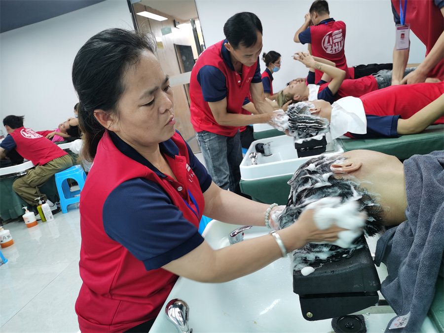 美發(fā)洗護的流程，廣西專業(yè)洗護班課堂實況