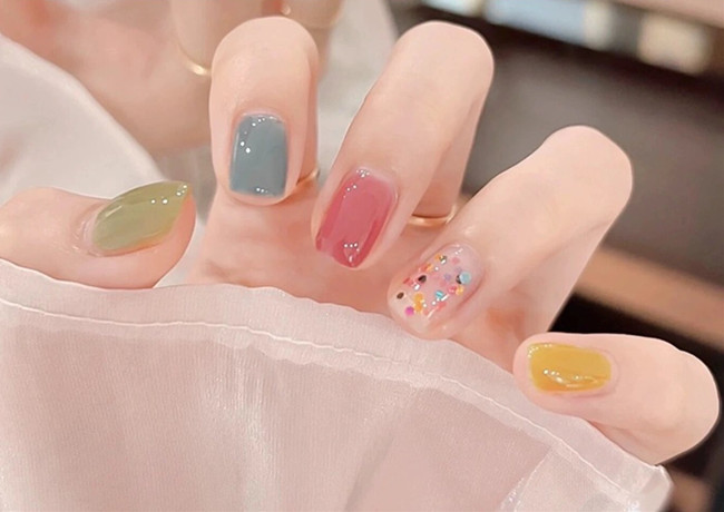 夏日多巴胺美甲，廣西美甲網(wǎng)紅造型培訓(xùn)分享