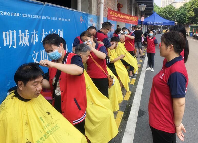 南寧麗竹美容美發(fā)培訓(xùn)學(xué)校社會實(shí)踐