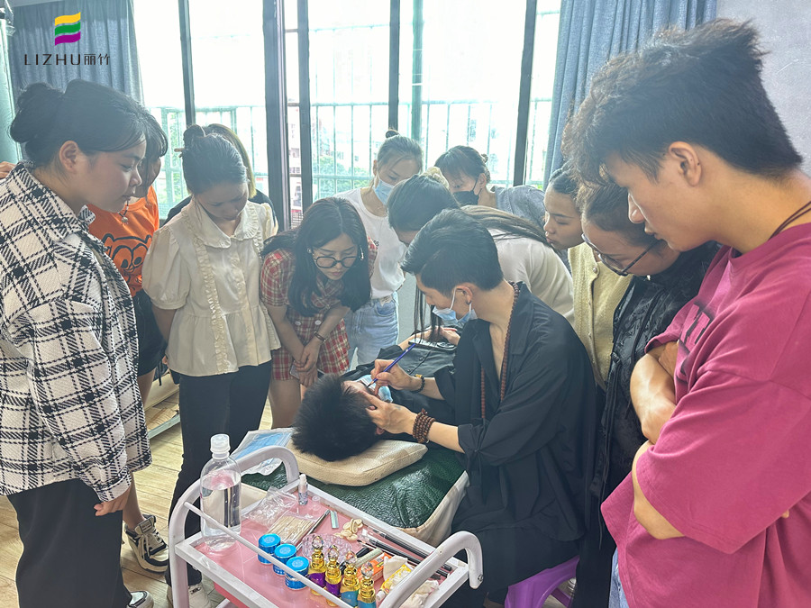 紋眉藝術(shù)感的體現(xiàn)，南寧紋繡造型學(xué)校分享