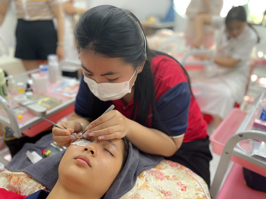 常見的美睫方式，南寧西鄉(xiāng)塘區(qū)美睫學(xué)校講解