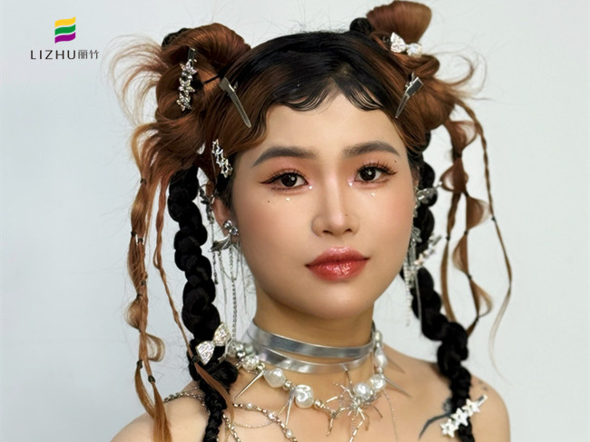 千禧甜辣妝，實(shí)力詮釋南寧彩妝學(xué)校哪家好？