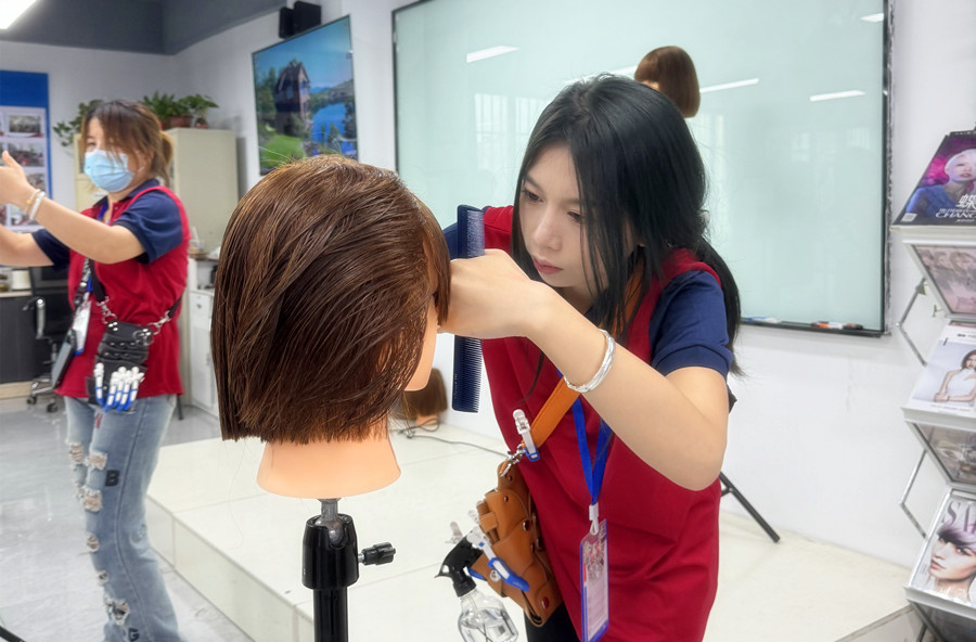 南寧美發(fā)培訓(xùn)課程：經(jīng)典廂式齊裝是什么？