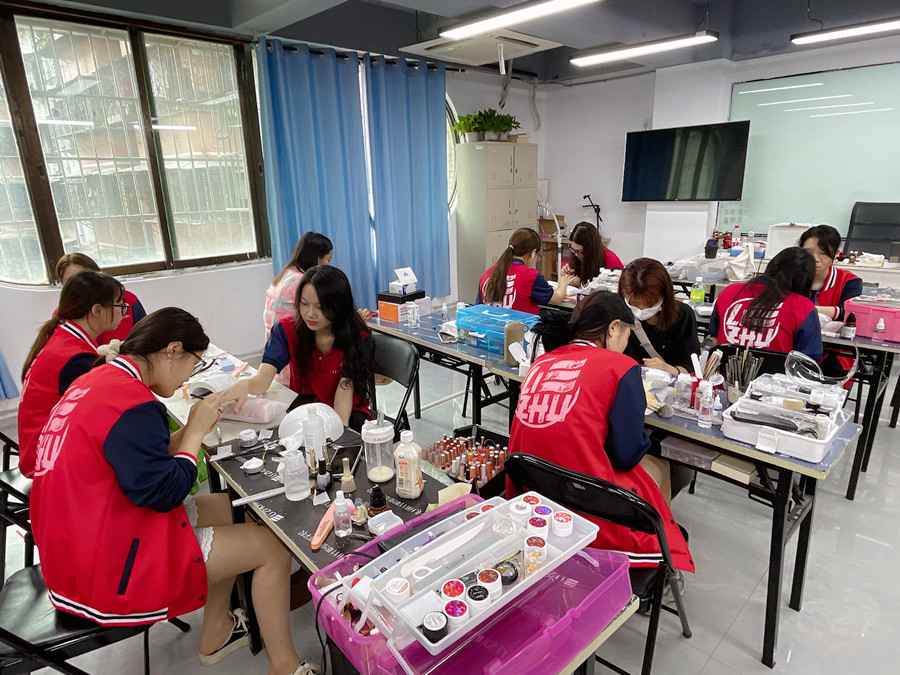 廣西美甲學校教材：光療貼片甲流程