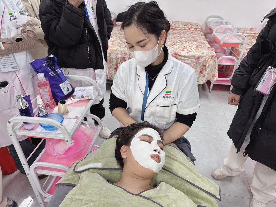 夏季肌膚老化快的原因，廣西美容護(hù)膚中心分析