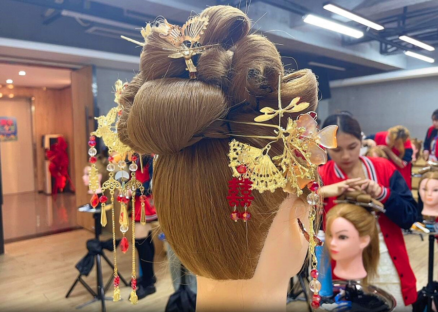 秀禾發(fā)型特點解析，南寧學(xué)化妝造型