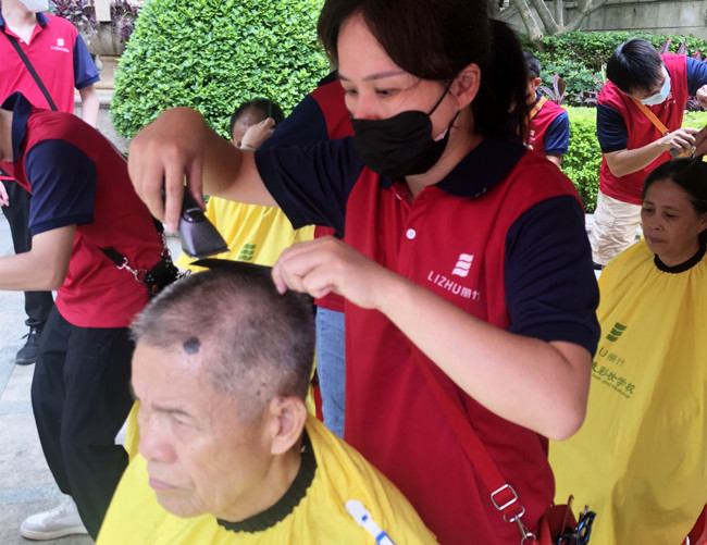 廣西美發(fā)教學(xué)內(nèi)容：社區(qū)開展免費理發(fā)活動