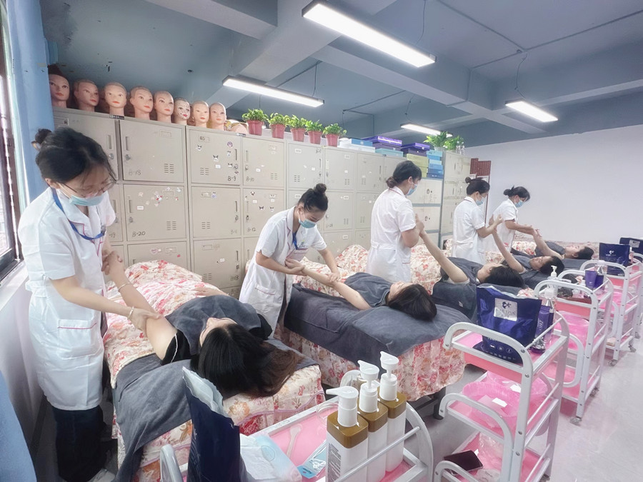 為什么要進行手部護理？南寧美容職業(yè)培訓(xùn)學(xué)校解答