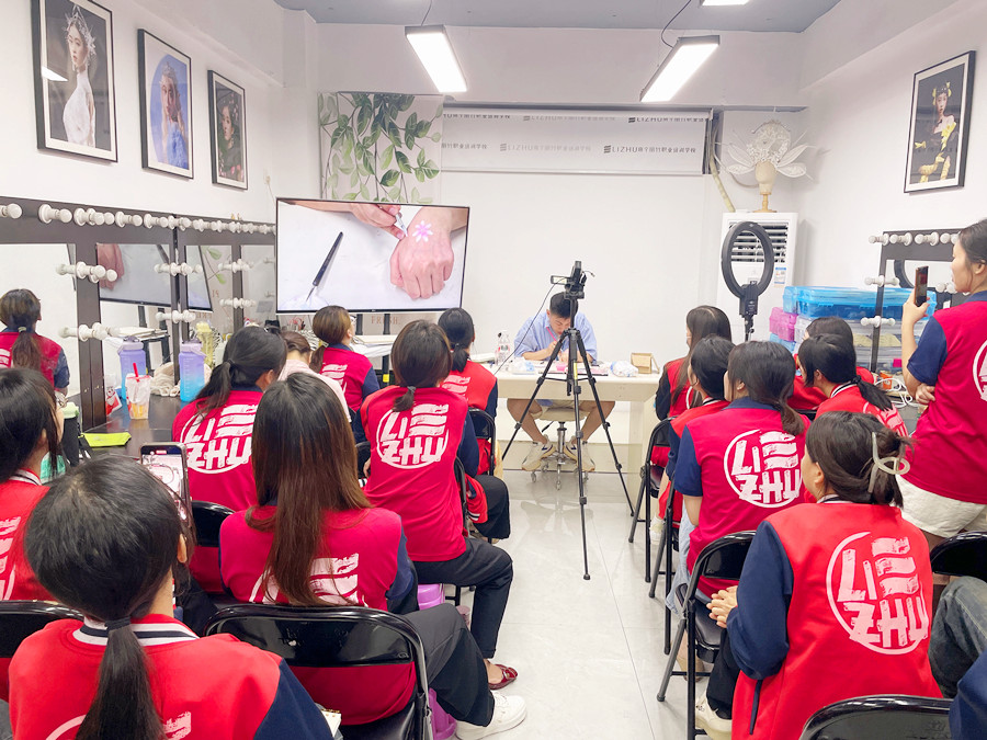 什么是面部彩繪？面部彩繪零基礎學習