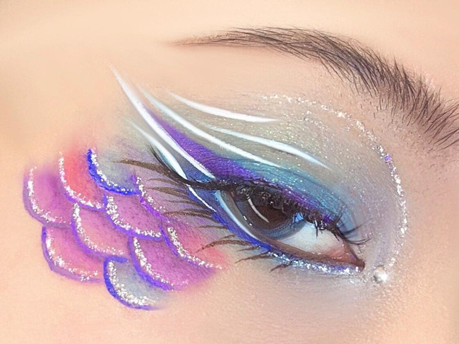 化妝新手學眼妝：彩繪創(chuàng)意眼妝