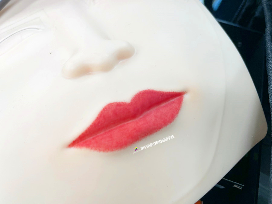 紋唇時(shí)的設(shè)計(jì)要點(diǎn)，南寧學(xué)紋唇