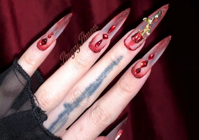 惡女美甲款式，廣西美甲職業(yè)技師學(xué)校準(zhǔn)備好了