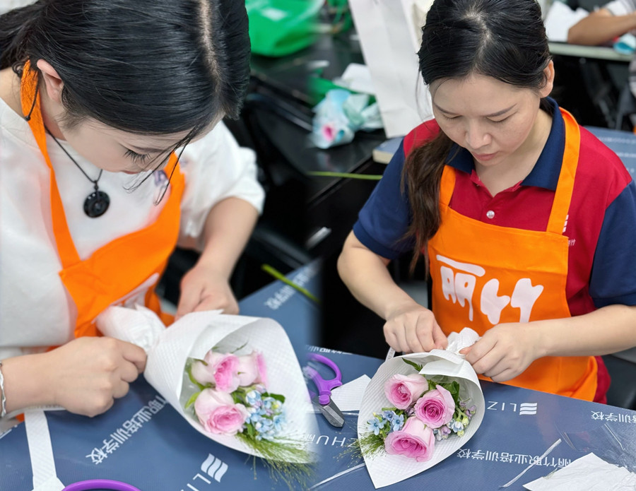 南寧花藝學(xué)校開班首日，學(xué)員收獲滿滿