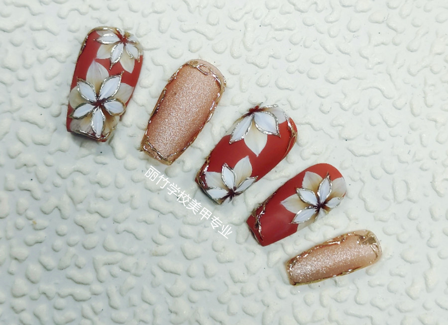 復(fù)古花卉美甲，實力展示廣西美甲學(xué)校哪家強？