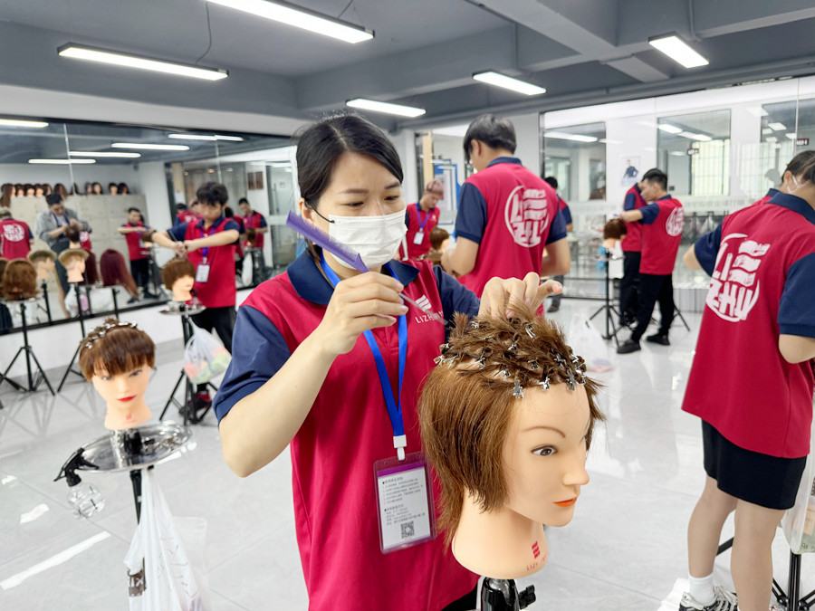 什么叫鋼夾燙？南寧學燙發(fā)哪家比較好？