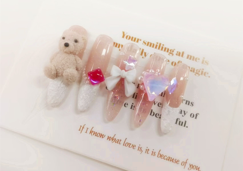 立體小熊雕花美甲，用作品告訴你南寧學(xué)美甲去哪里？