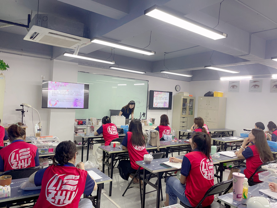 廣西學(xué)美甲零經(jīng)驗：美甲理論知識有哪些？