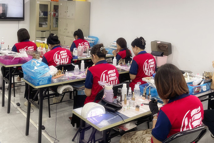 黑色系ins風(fēng)美甲，廣西美甲名校款式介紹