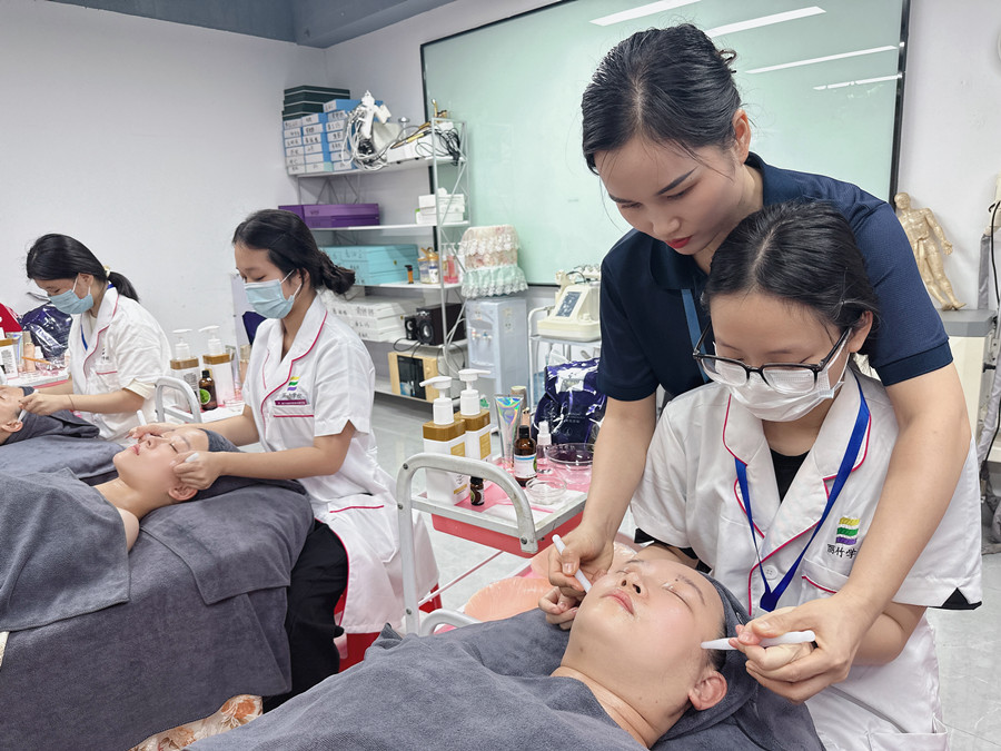 面部撥筋手法考核，南寧皮膚管理培訓